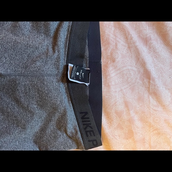 👽 Nike pro leggings 👽 - Picture 3 of 3